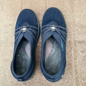 Bzees flats. Size 8. Denim material on outside. Slightly used on inside.
